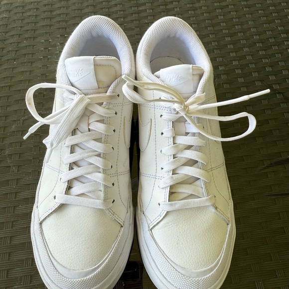 Nike Court Legacy Platform Womens Sneakers with Textured Sole SZ 9.5 - Picture 1 of 15